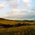 Unterwegs in Transylvanien (10): Dorf zwischen Hügeln