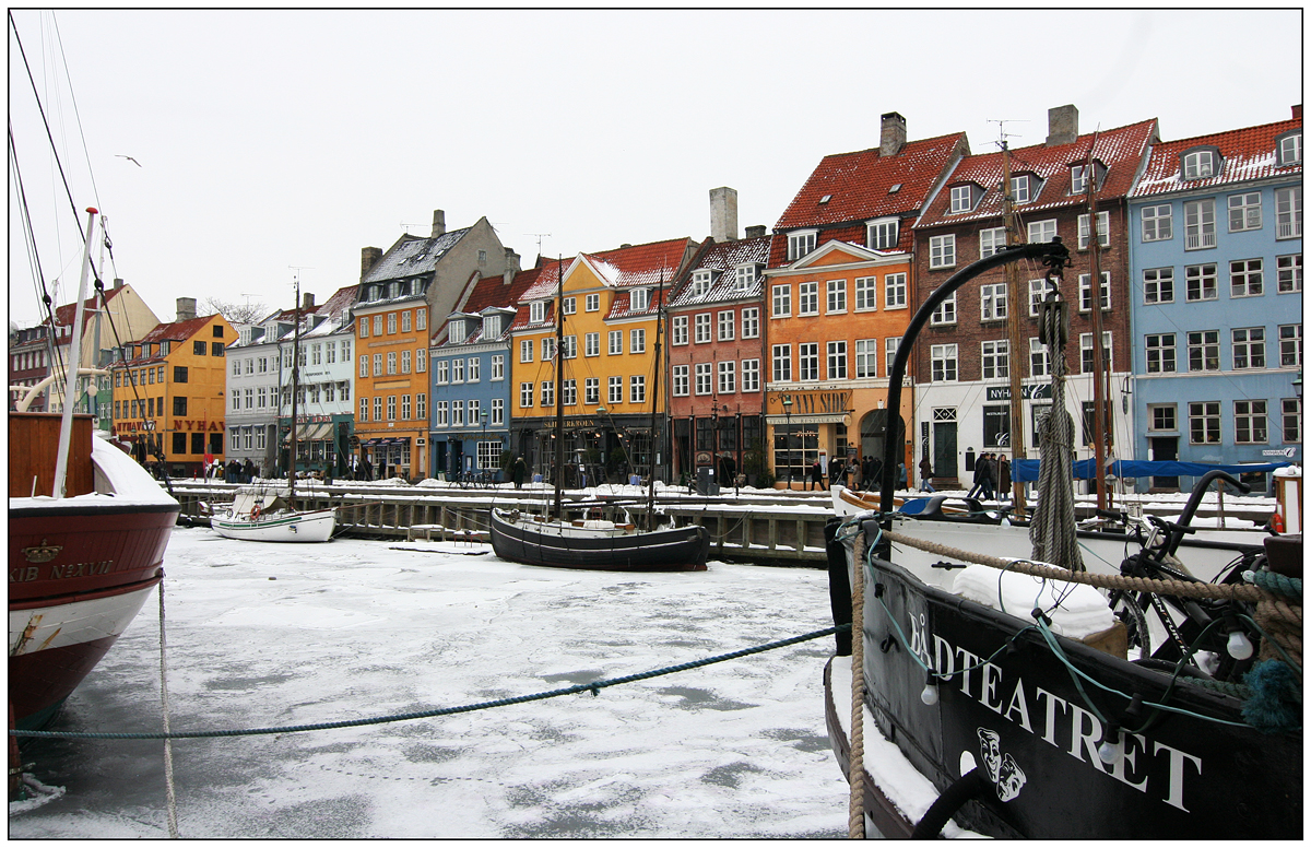 Unterwegs (I/X) - Kopenhagen / Nyhavn, unter einer dicken Eisschicht bedeckt