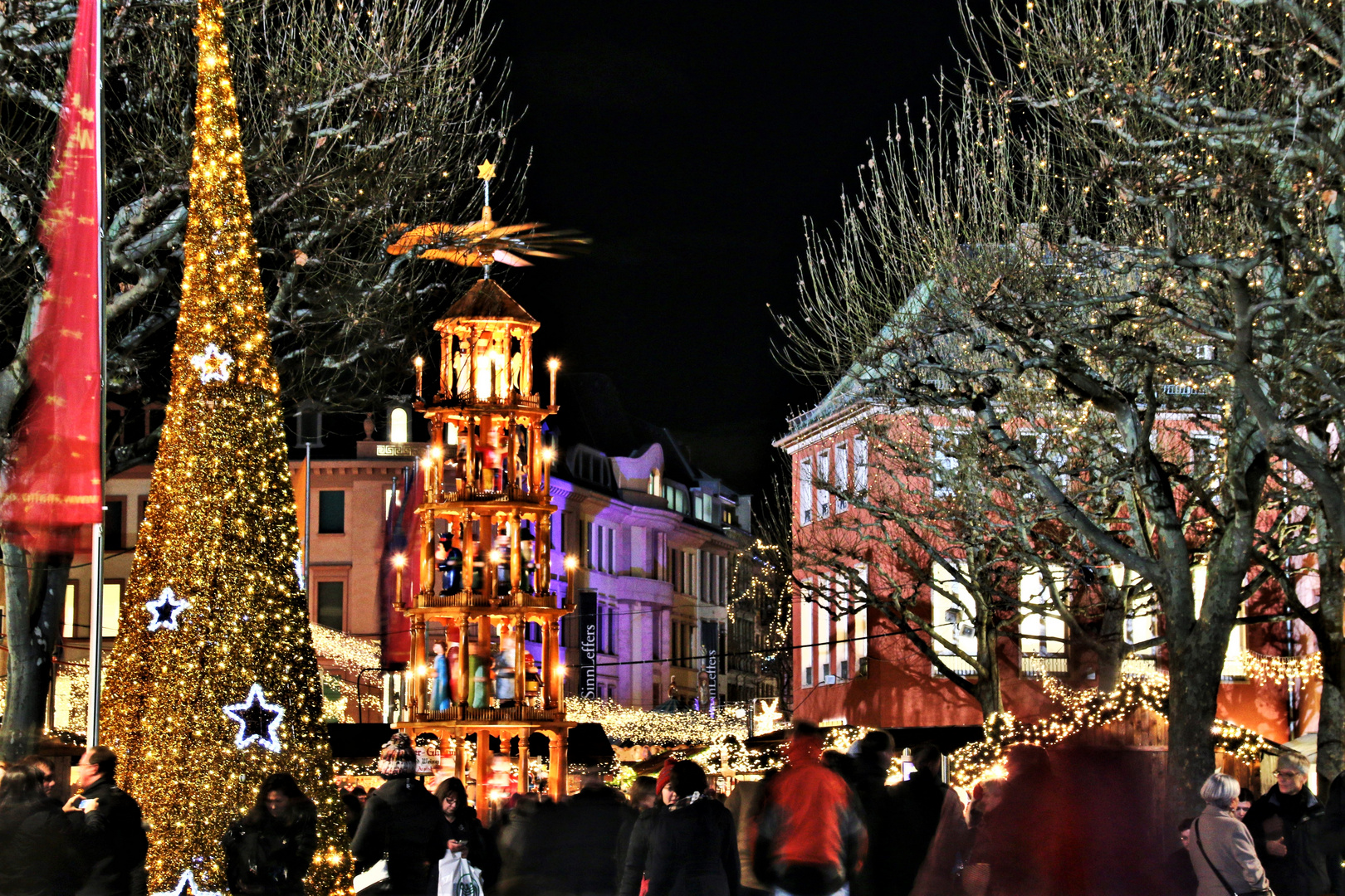 Unterwegs zum Glühwein, Crepe und Bratwurst...