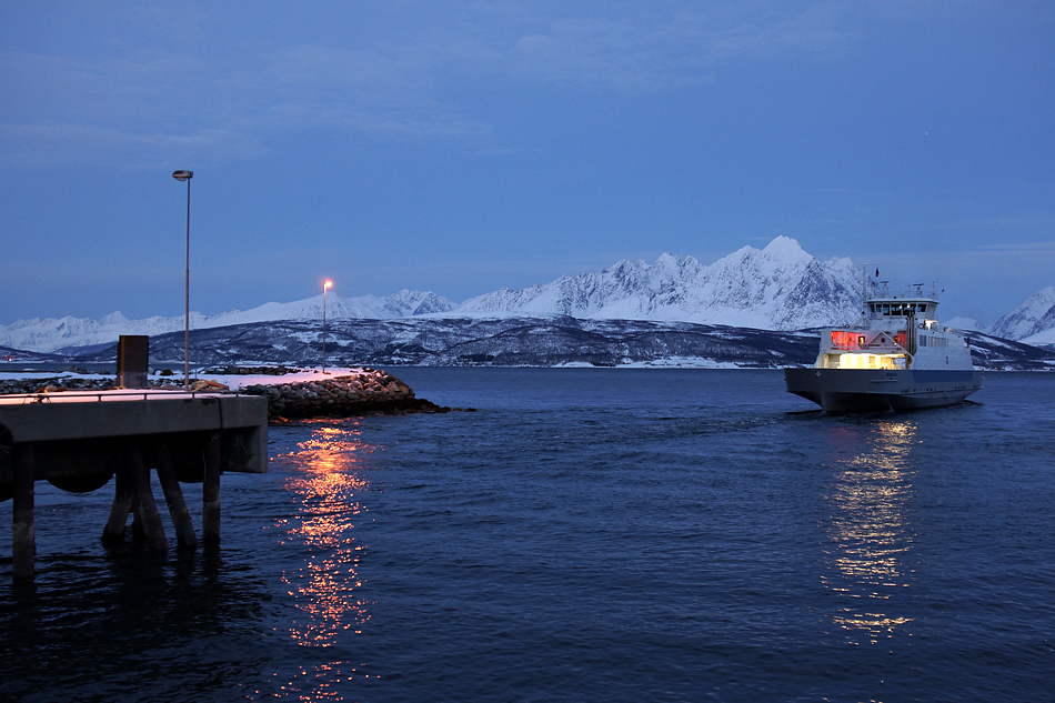 Unterwegs zum Nordkapp im Winter – Auf der Fahrt „in die blaue Stunde“…..