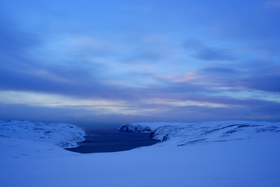 Unterwegs zum Nordkapp im Winter – Blick zum Nordend in der beginnenden Abenddämmerung