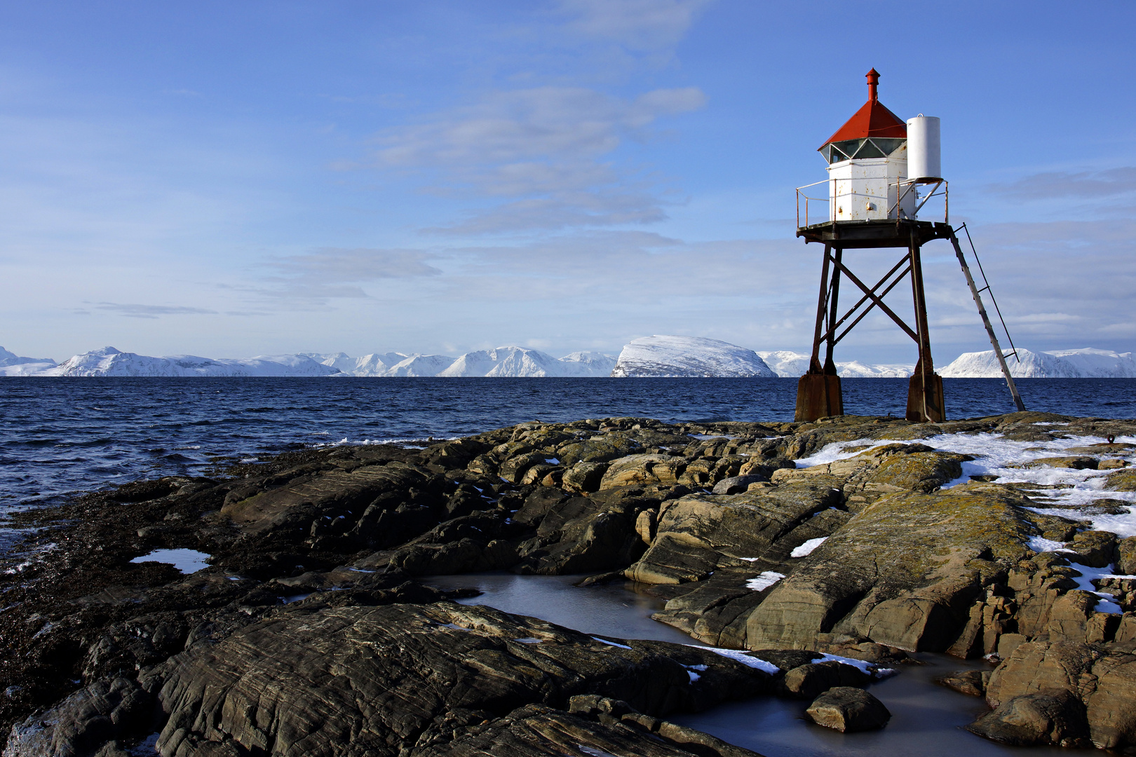 Unterwegs zum Nordkapp im Winter – Der fotogene Leuchtturm bei Hammerfest ……