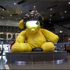 'Untitled Lamp Bear' - Flughafen Doha - Katar