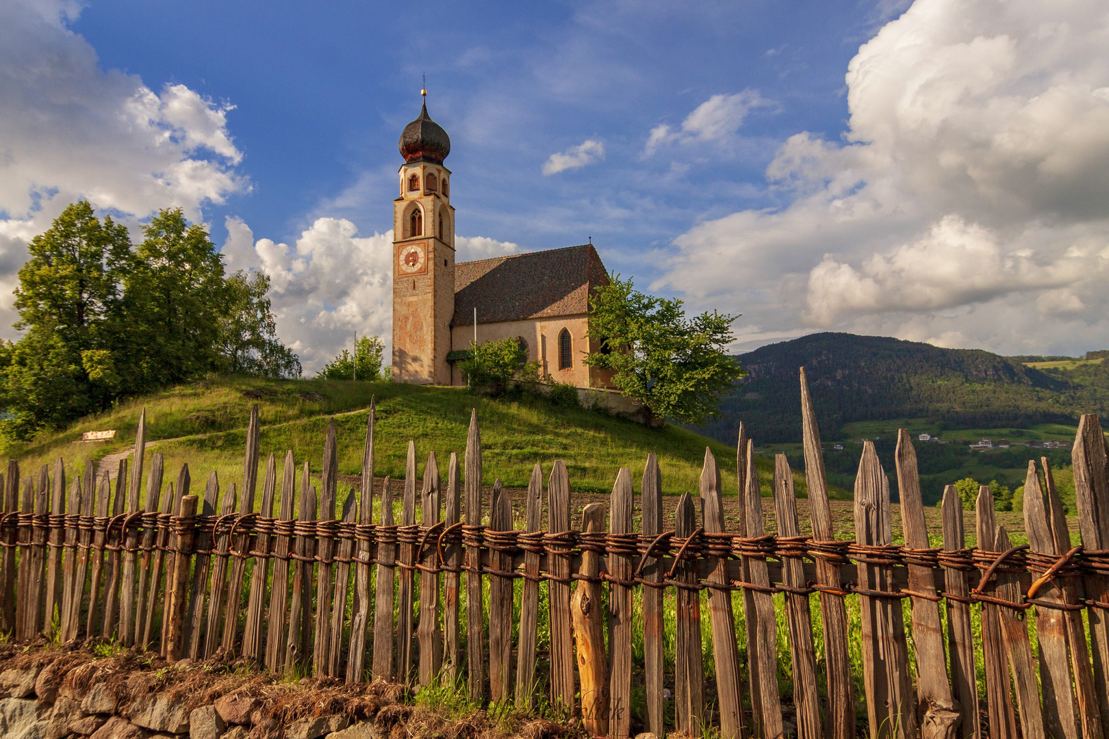 Unweit von Seis am Schlern befindet sich diese Kirche.