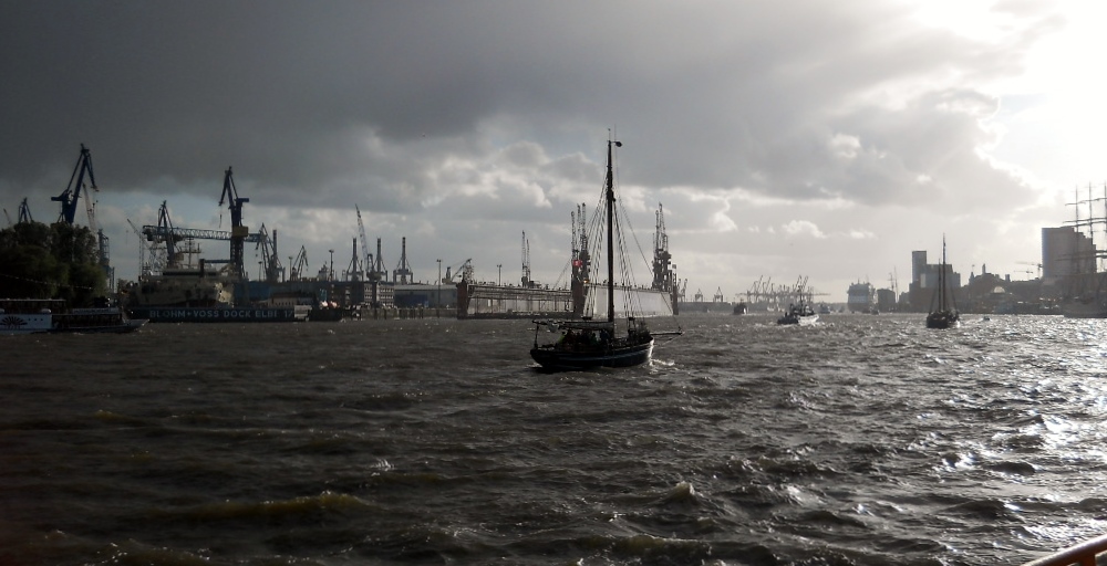 Unwetter auf der Elbe