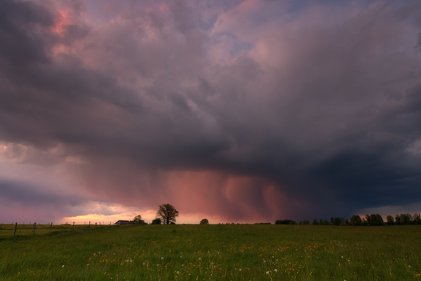 Unwetter im Sonnenuntergang