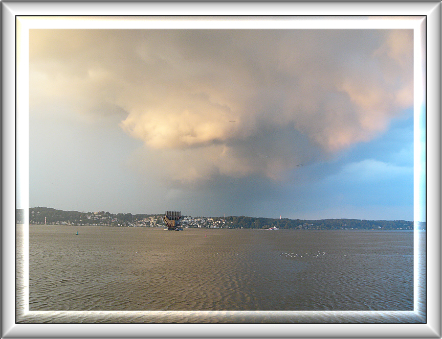 Unwetter über Blankenese.