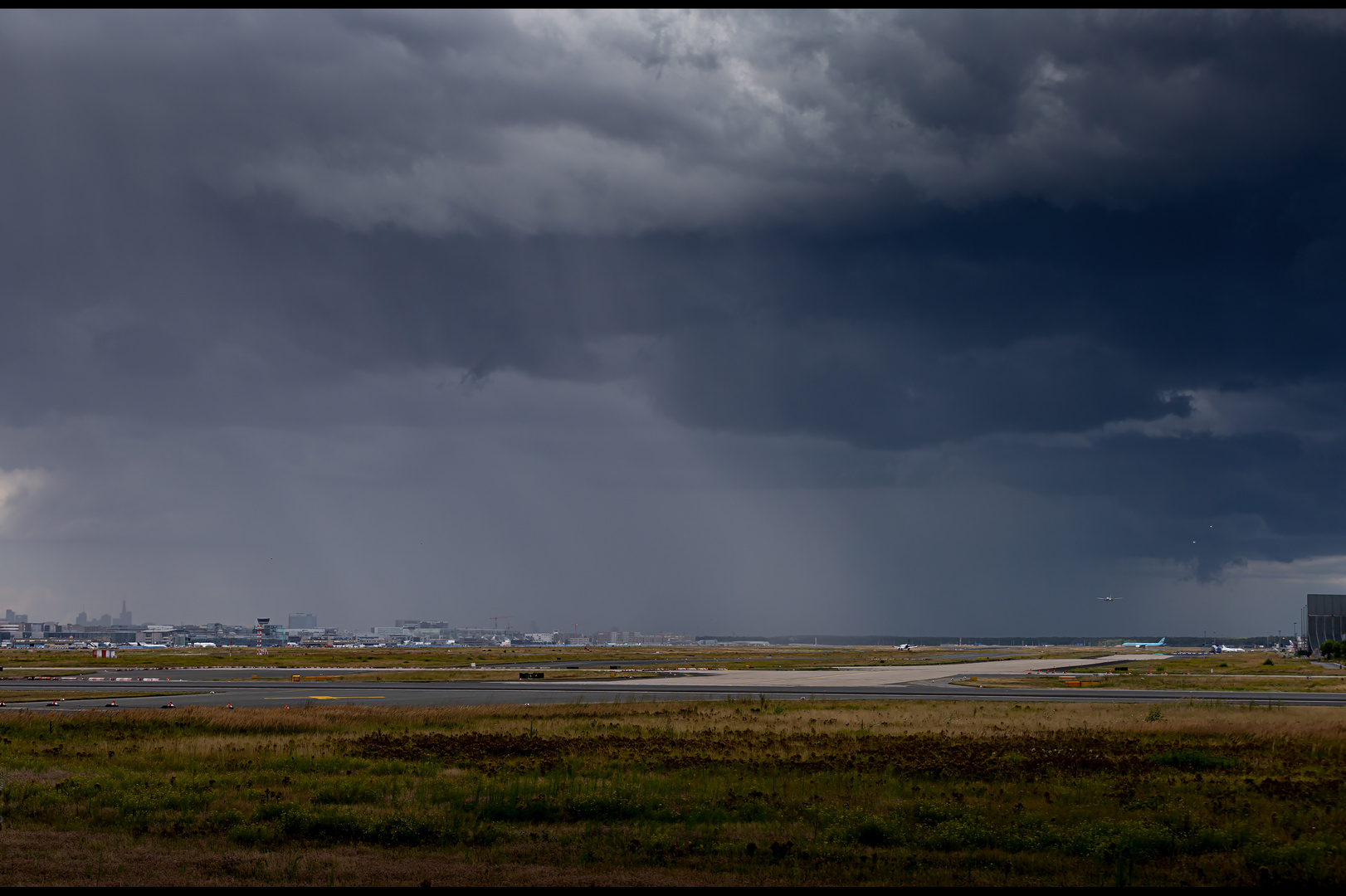 Unwetter über dem Flughafen Frankfurt/Main