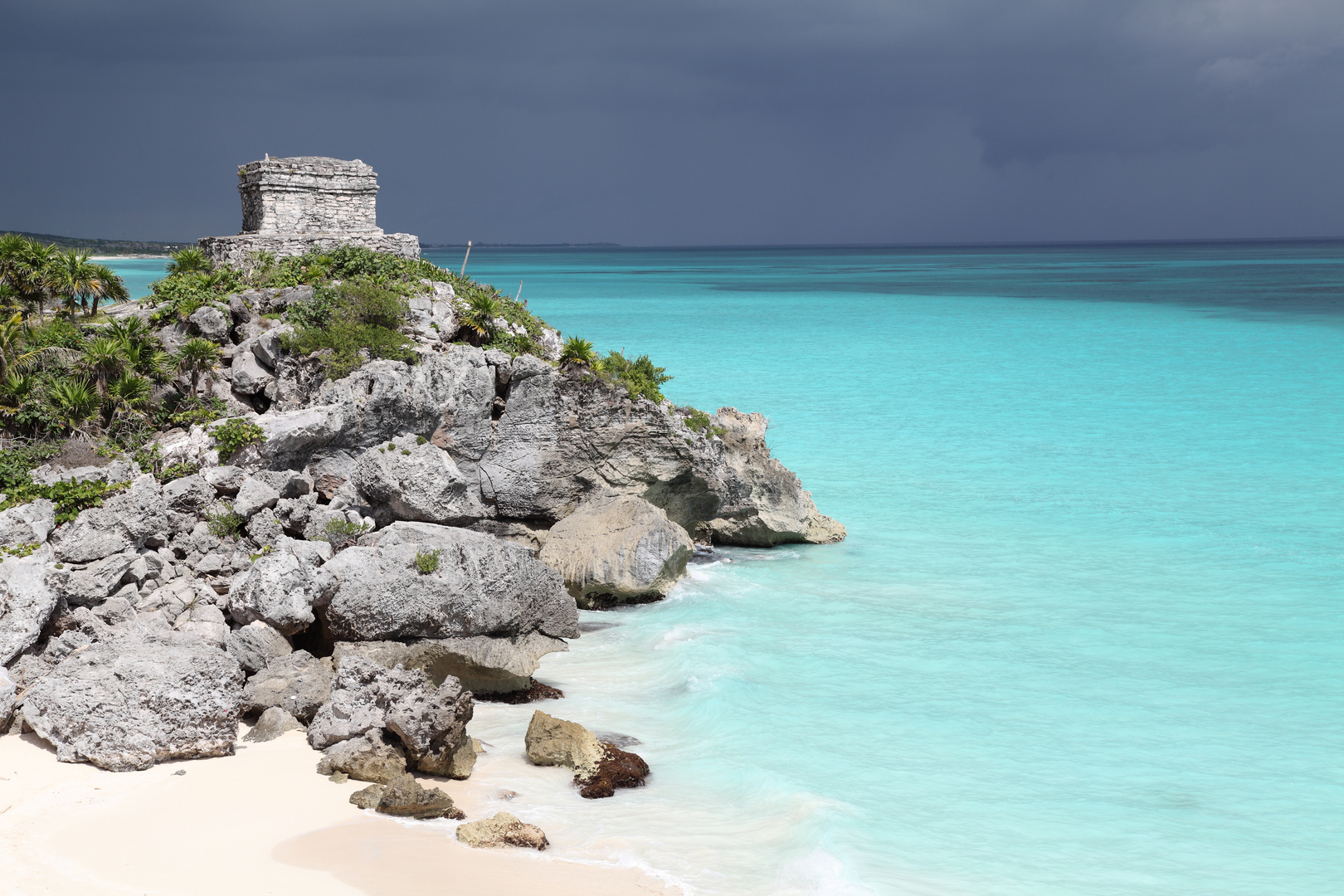 Unwetter über dem Tempel des Windes - Tulum