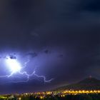 ... unwetter über dem Vulkan...