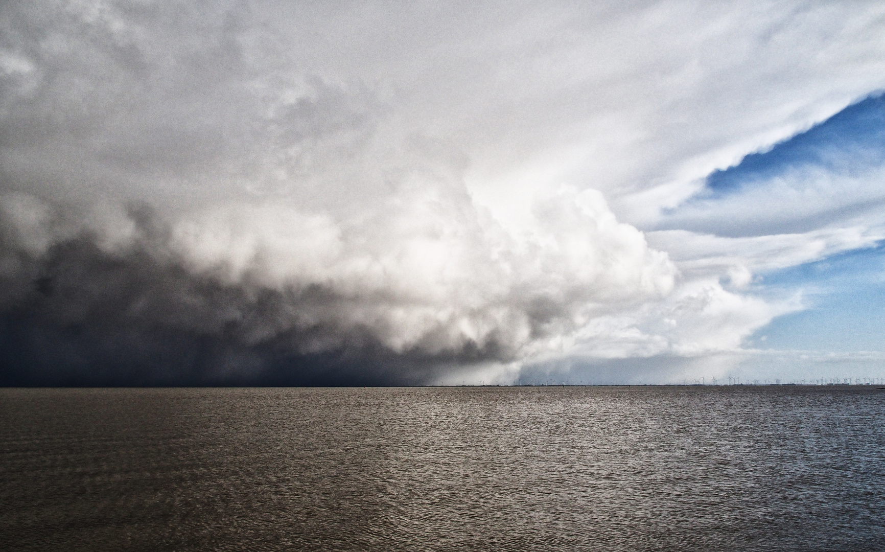 ... unwetter über der elbe                                          