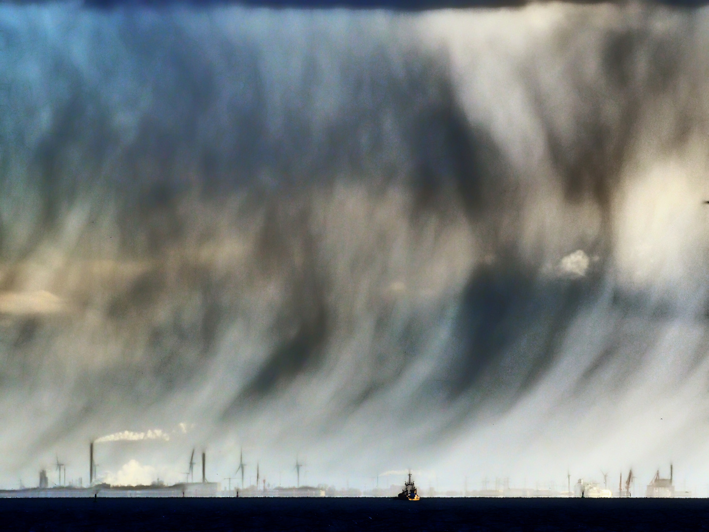 ... unwetter über der elbe