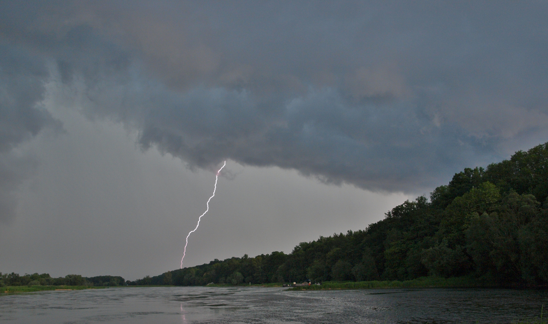 Unwetter über der Oder