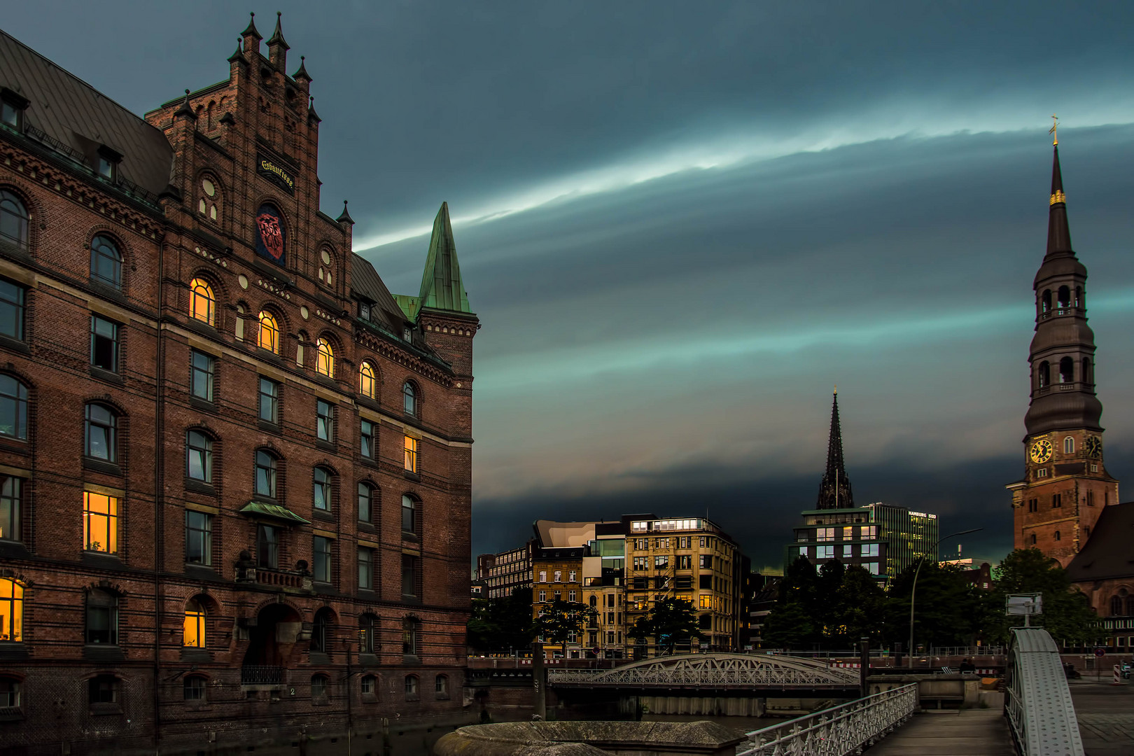 Unwetter über Hamburg, 11.30 Mittags ,und es wurde Nacht