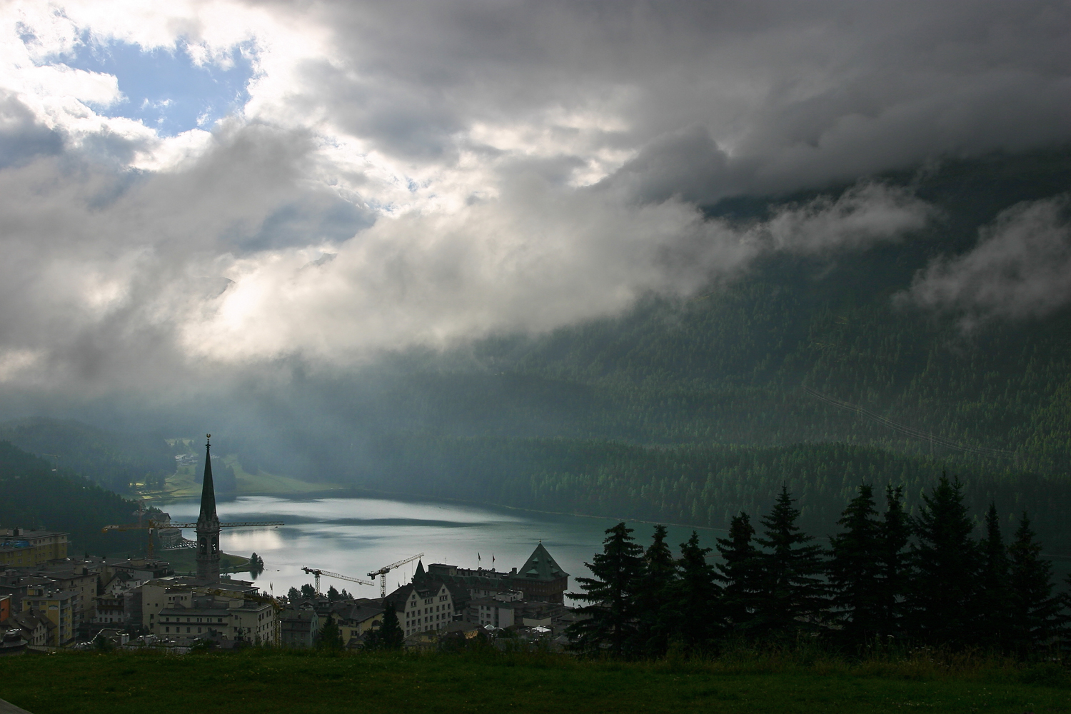 Unwetter über St. Moritz-Dorf