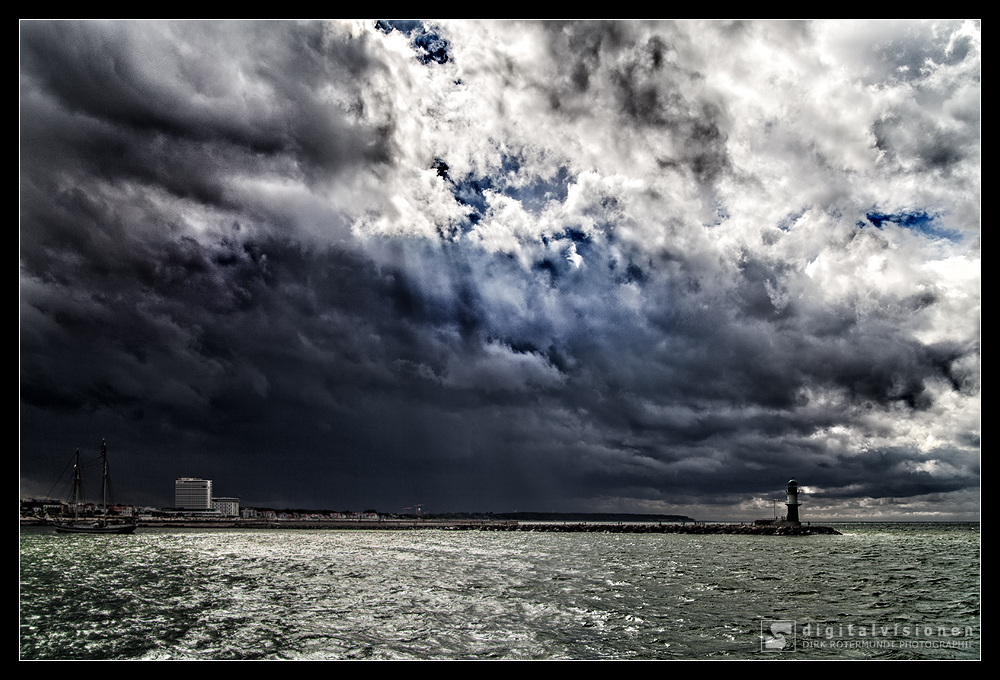 Unwetter über Warnemünde