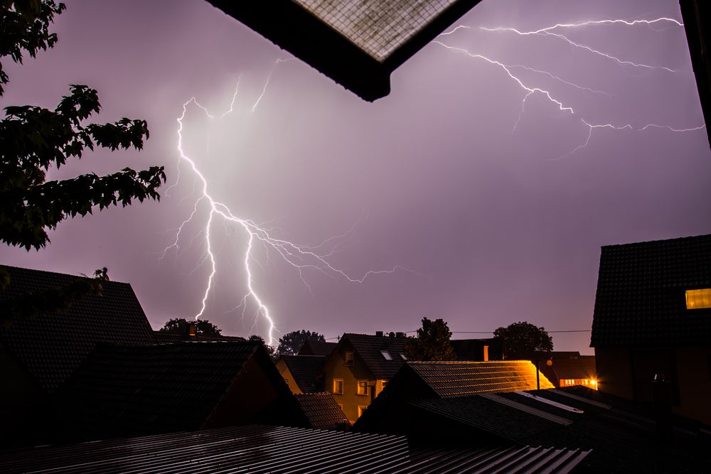 Unwetter zieh über ein Dorf