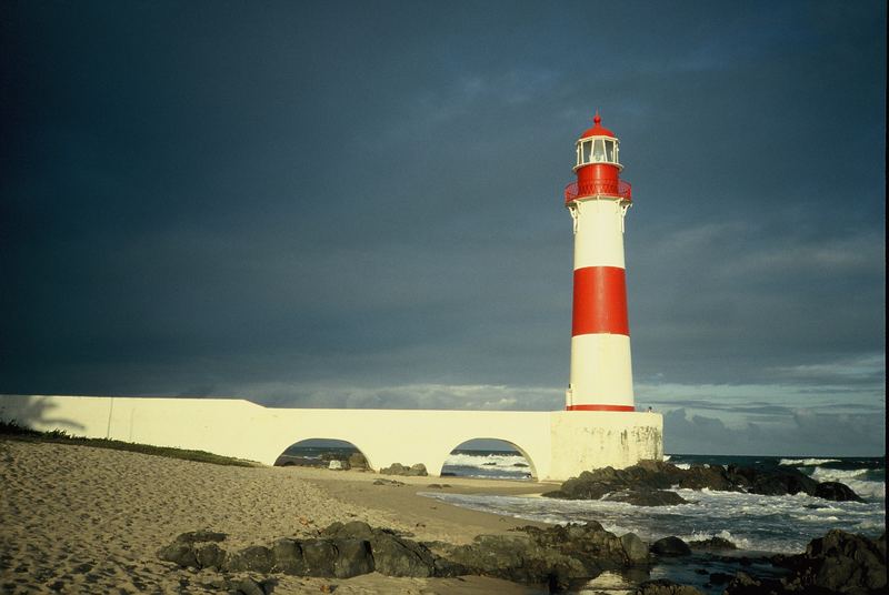 Unwetter zieht auf am Leuchtturm von Itapoa 1985