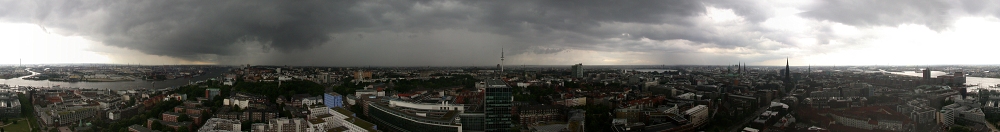 Unwetterfront über Hamburg