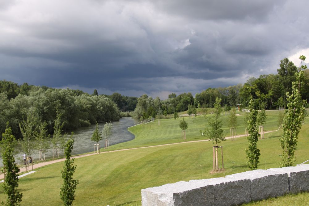 Unwetterstimmung in den Rheingärten von Neuenburg