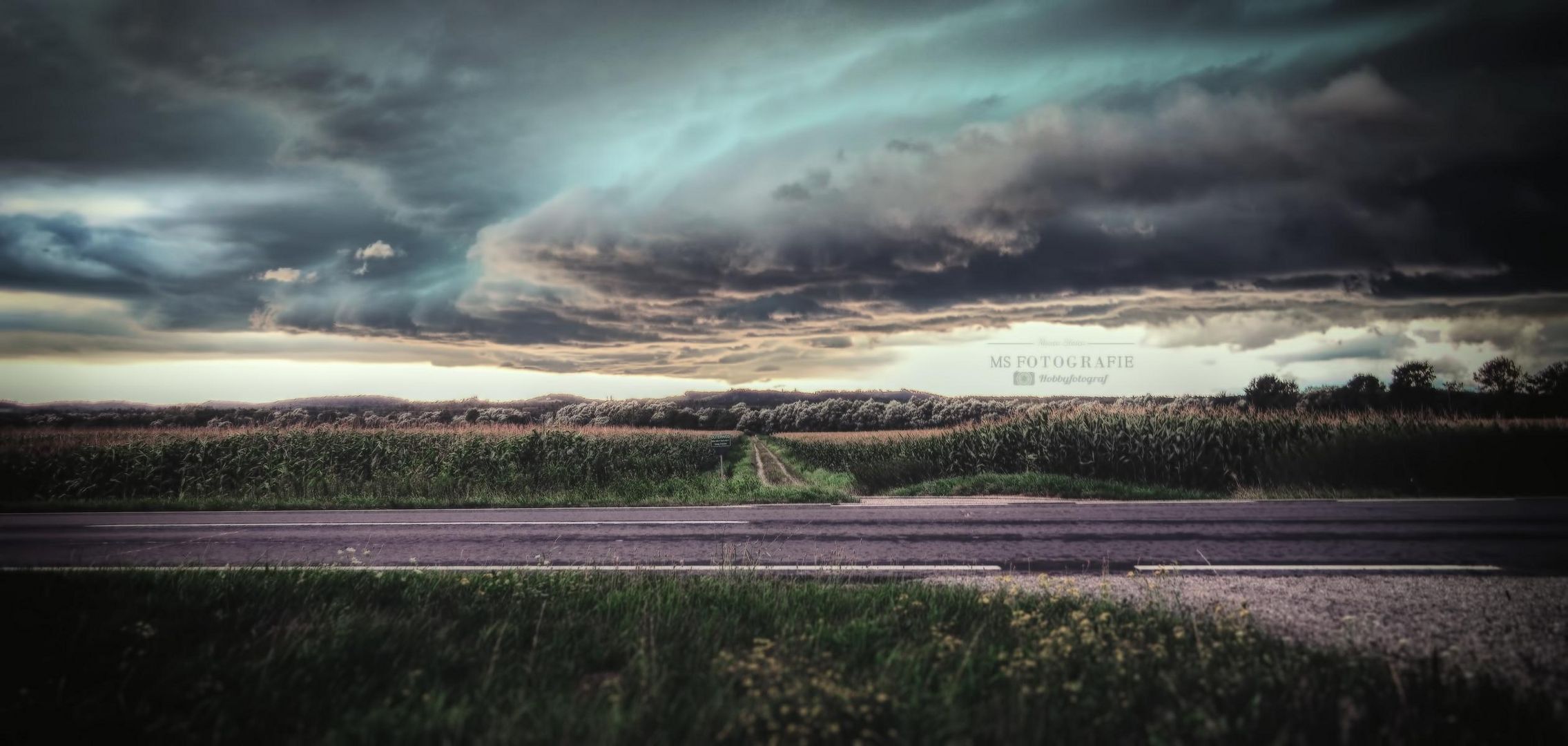 Unwetterwolke über Rudersdorf Felder