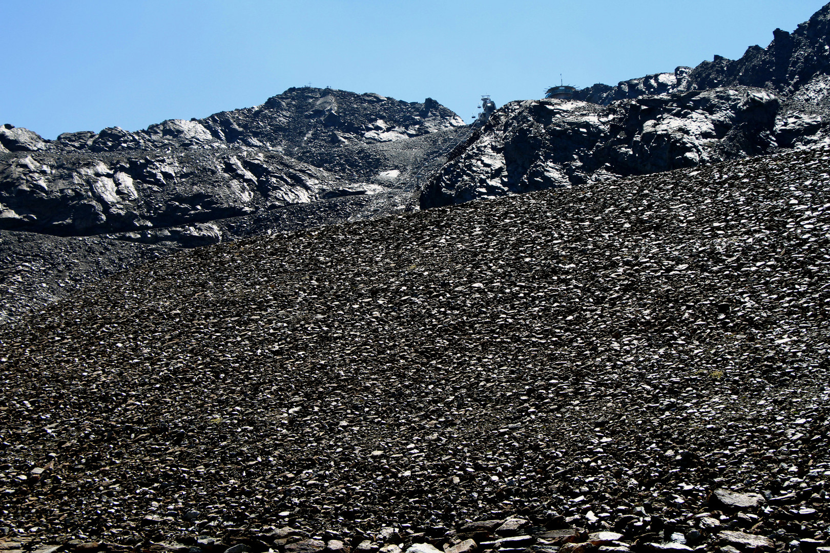 Unwirkliche raue  Mondlandschaft in den Ötztaler Alpen