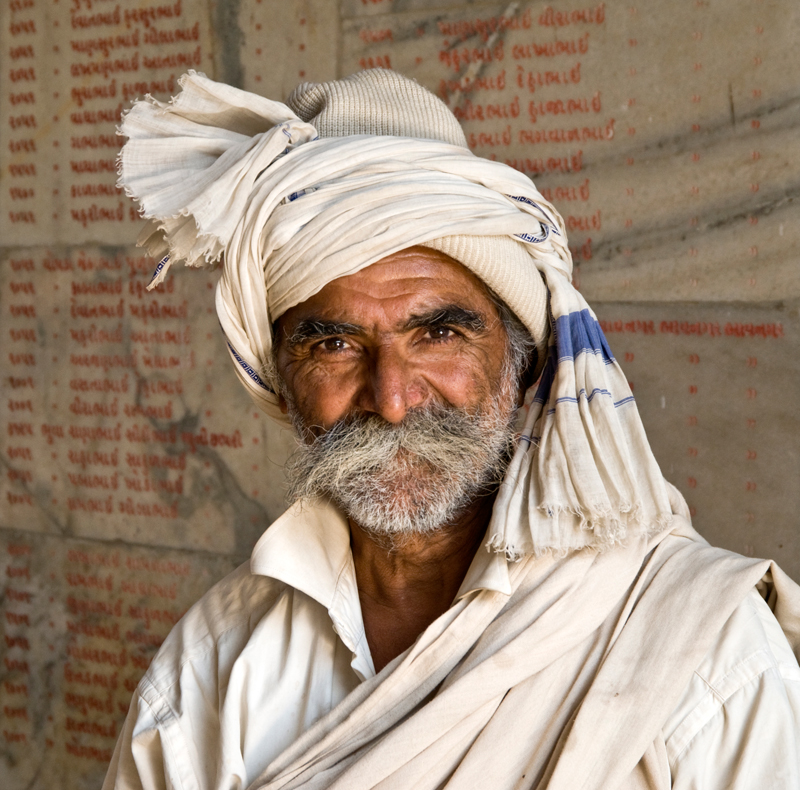 ..uomo dal turbante bianco....