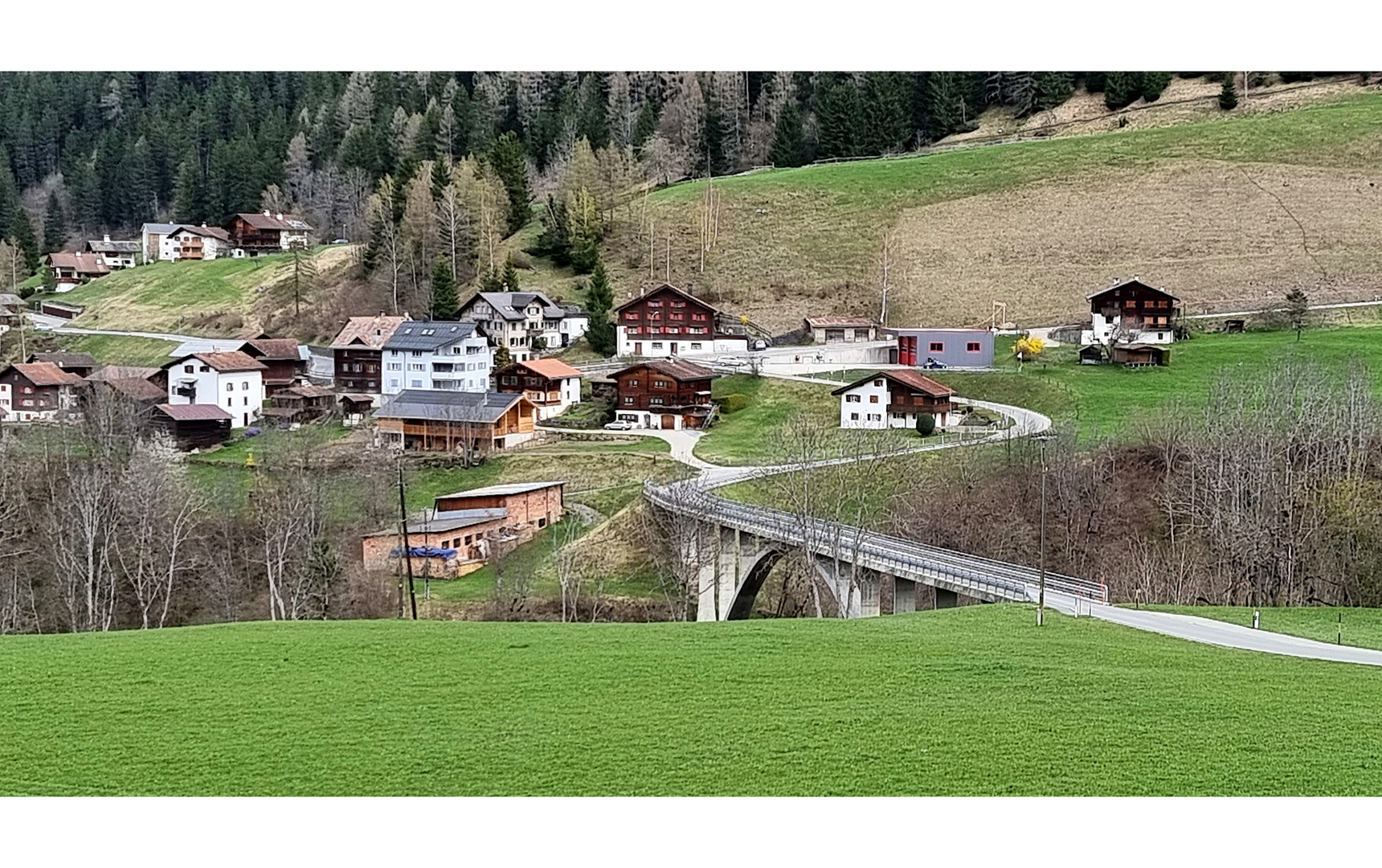 Uors mit Brücke nach Surcasti