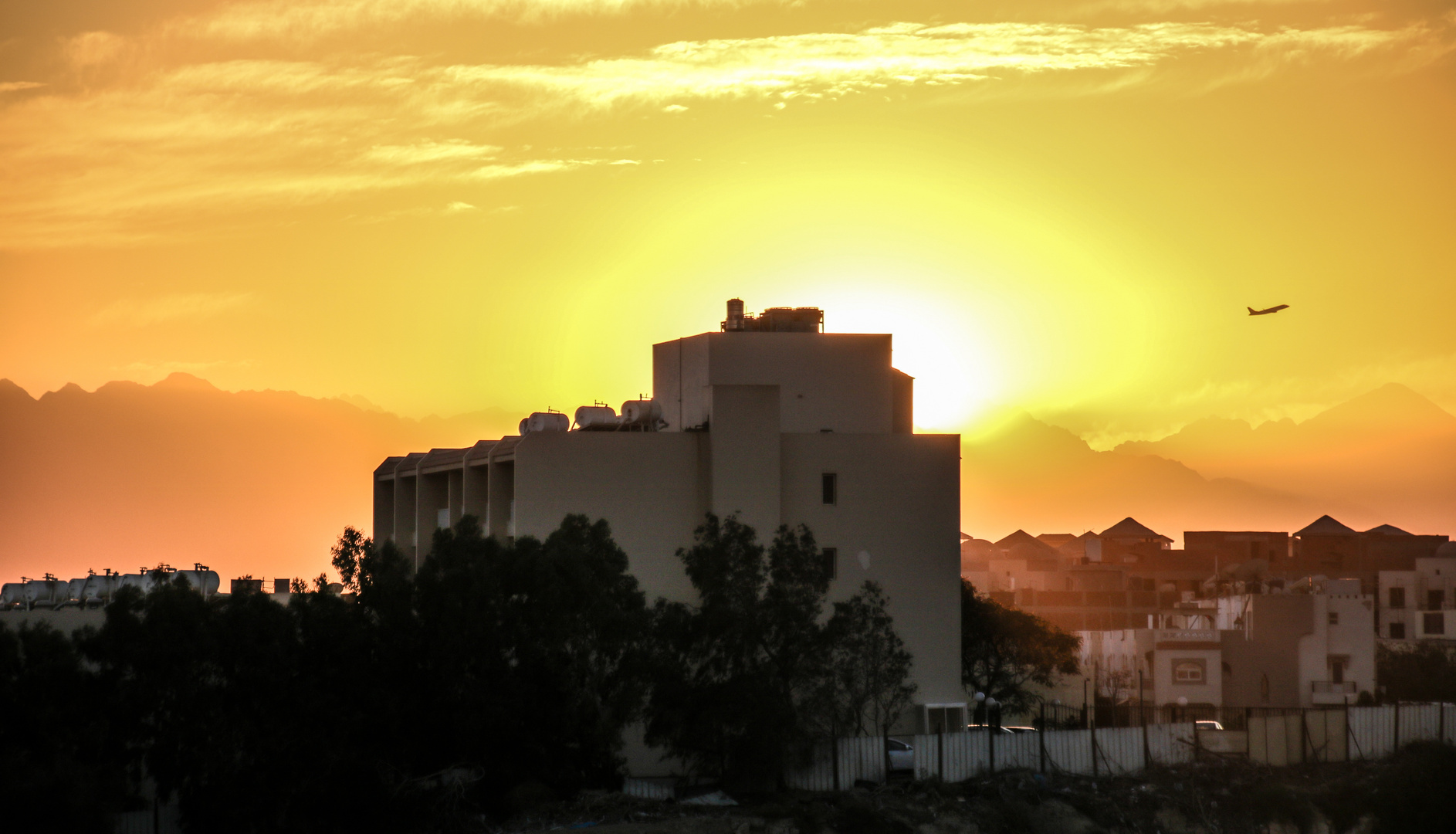 UP and AWAY FLIEGER sunset egypt 