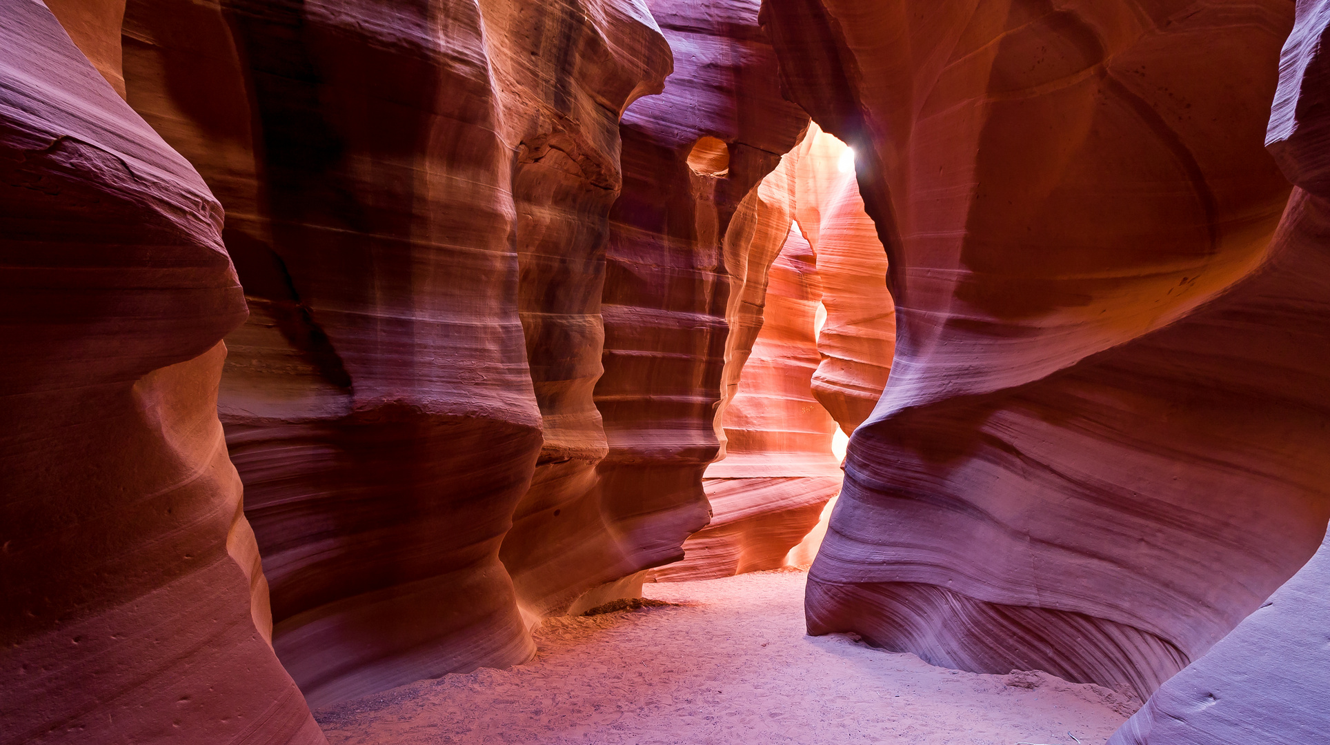 Upper Antelope Canyon - Steht da ein Bär im Licht?