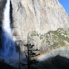 Upper Yosemite Fall mit Regenbogen verziert