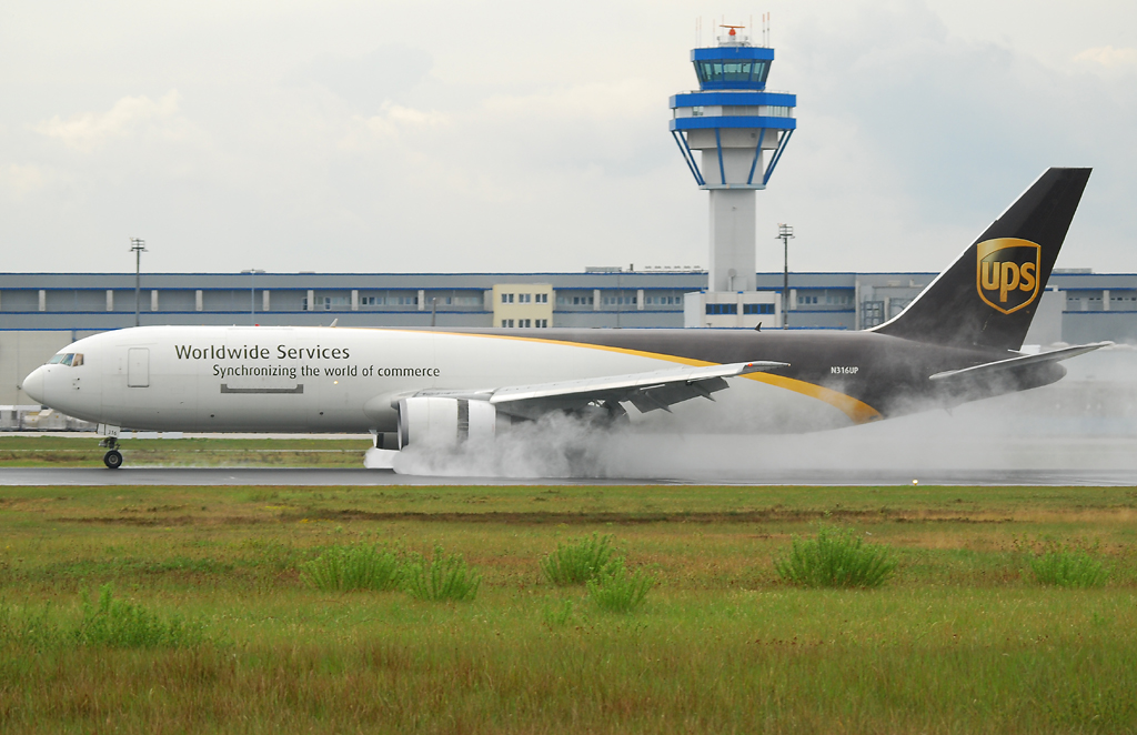 UPS B763