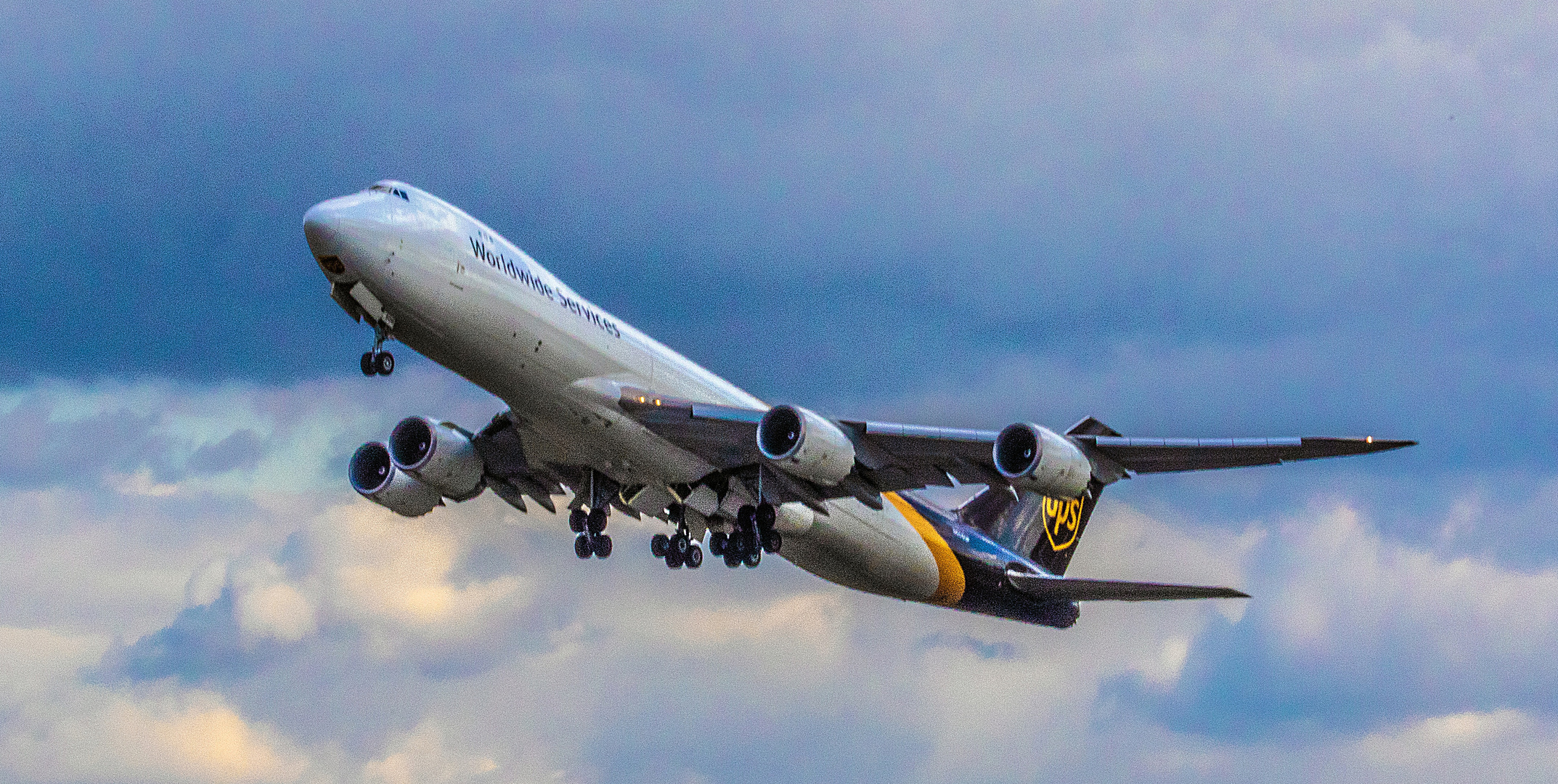 UPS BOEING 747 - 8