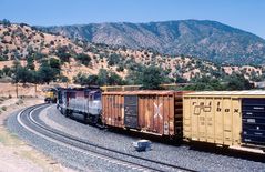 UP´s Eastbound and Westbound meets at Tehachapi Loop...