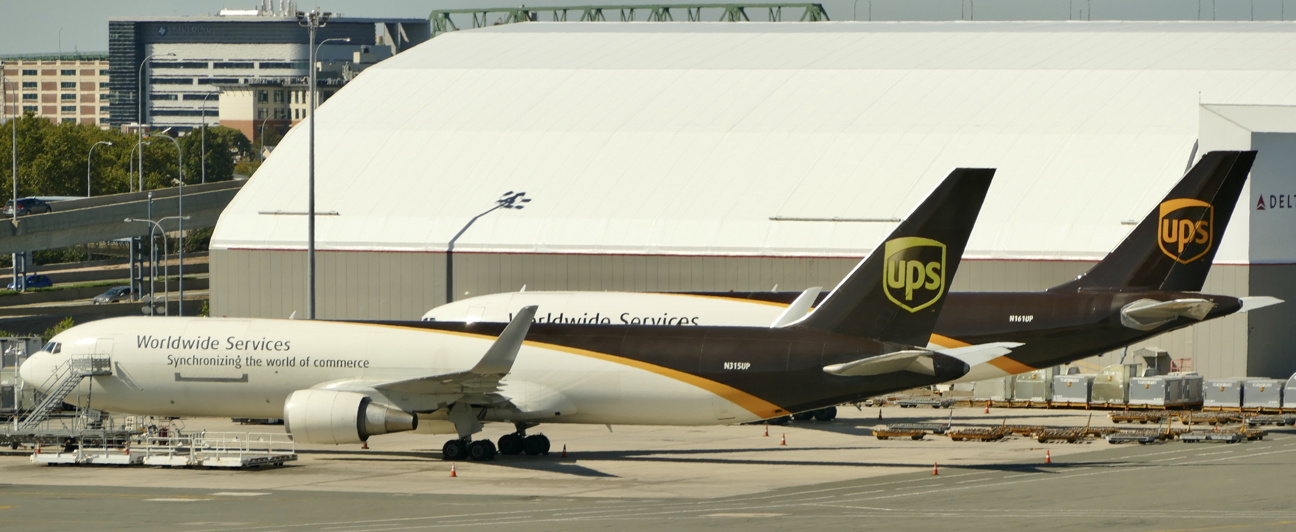 UPS Flieger im Doppelpack