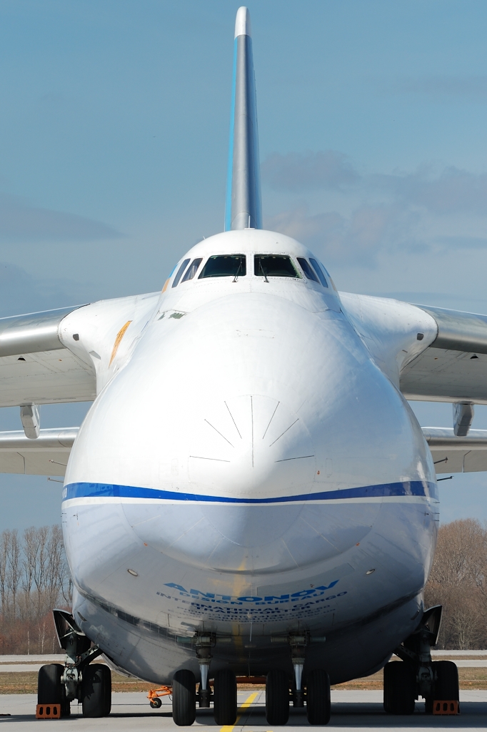 UR-82009, Antonov 124