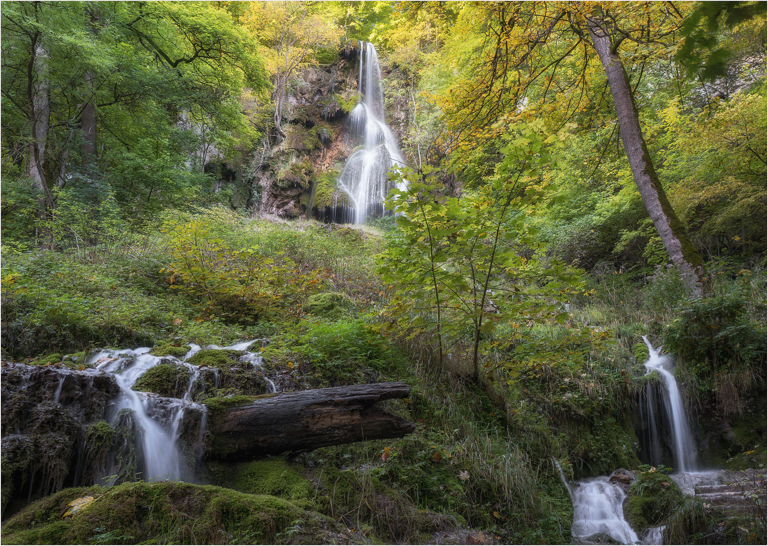 Uracher Wasserfall im Herbst