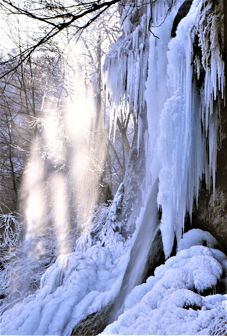Der wohl schönste wasserfall der schwäbischen alb. Uracher Wasserfall Fotos . Uracher Wasserfall (Schwäbische Alb) Foto & Bild ...