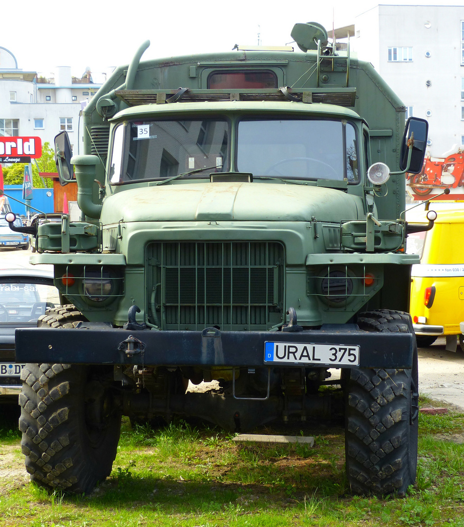 Ural 375 D