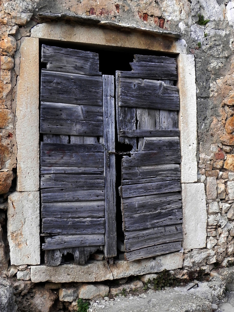 Uralte Holztür in Korcula