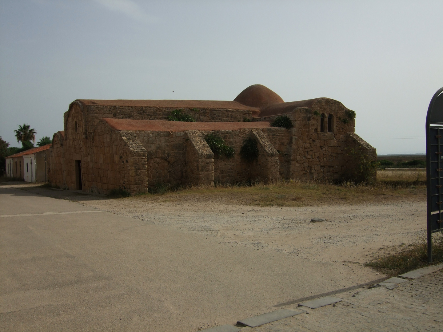 Uralte Kirche auf Sardinien