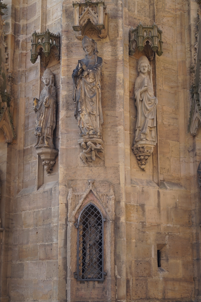 uralte mauer eines domes