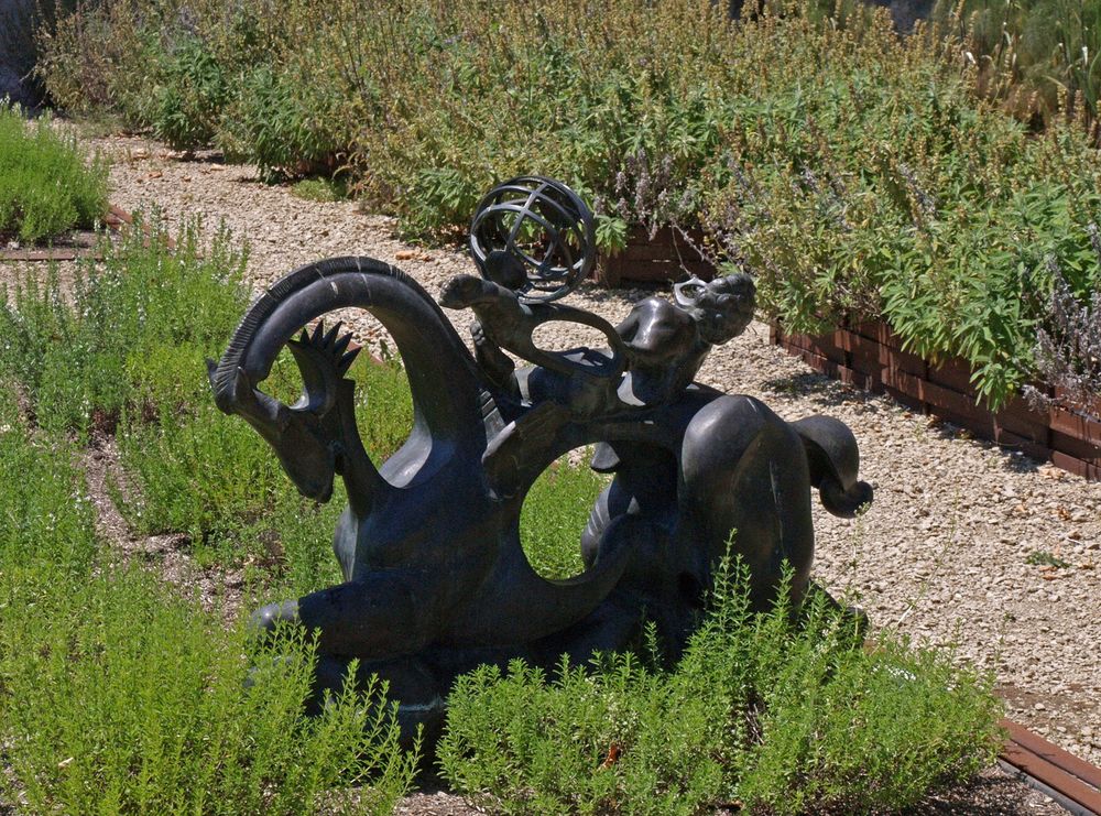 Urano de Pablo Gargallo à  Mont-de-Marsan dans les Jardins du Musée Despiau-Wlérick