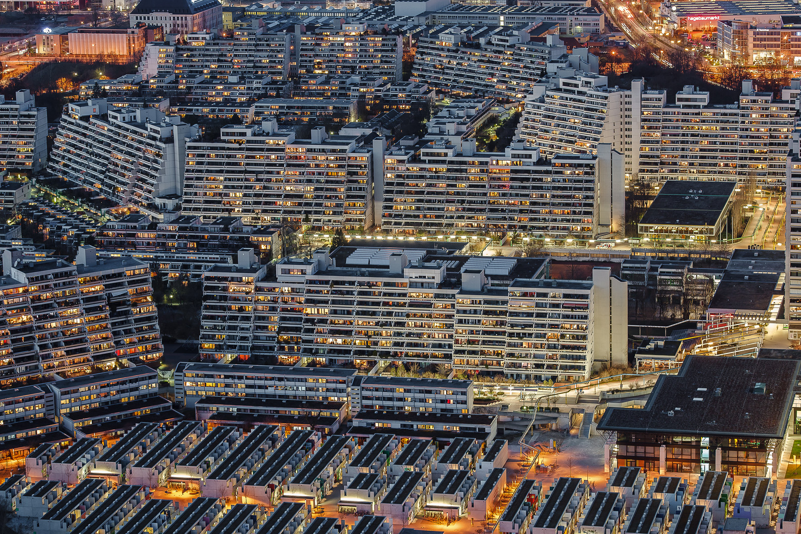 Urban Living Foto Bild Architektur Stadtlandschaft Stadtlandschaften Bei Nacht Bilder Auf Fotocommunity