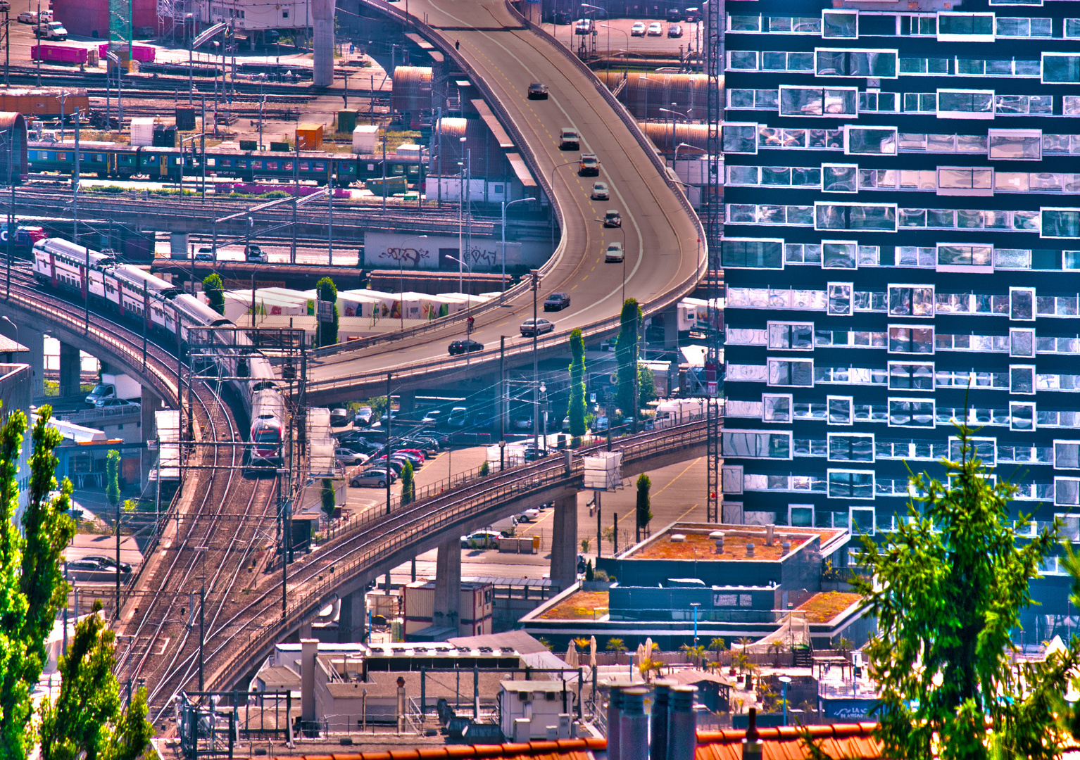 Urbane Dichte Foto Bild Architektur Stadtlandschaft Bahn Bilder Auf Fotocommunity