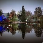 Urbanes Wasserloch schön beleuchtet