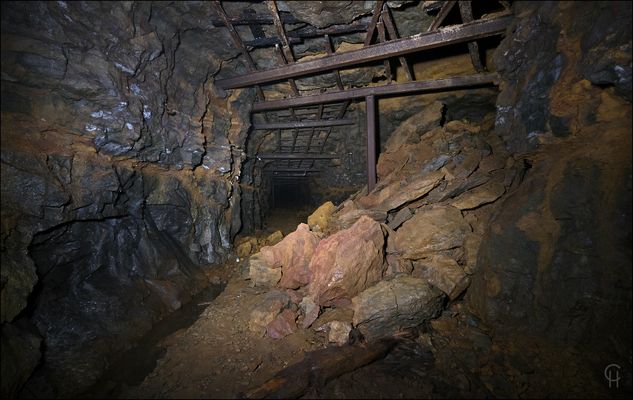 Urbex Altbergbau - Im Land der roten Erde