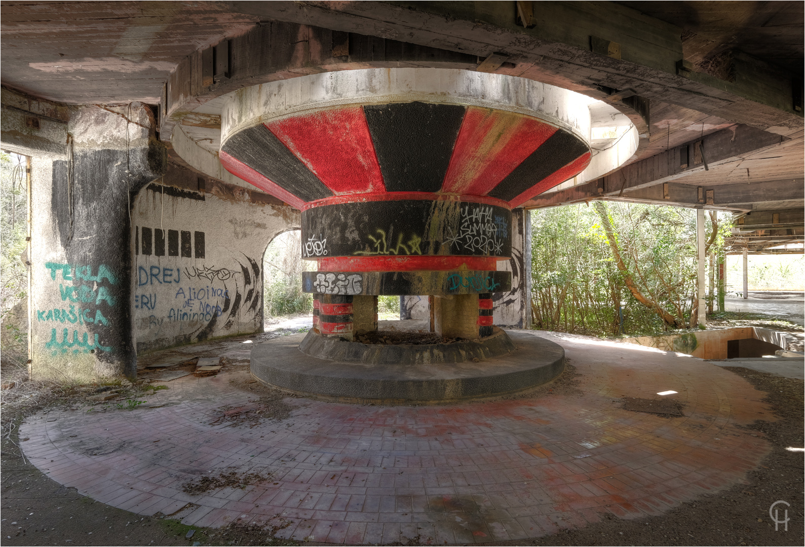 Urbex Croatia - Der runde Kamin