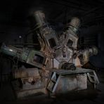 Urbex Fabrik - Die seltsame Maschine in der Dunkelheit