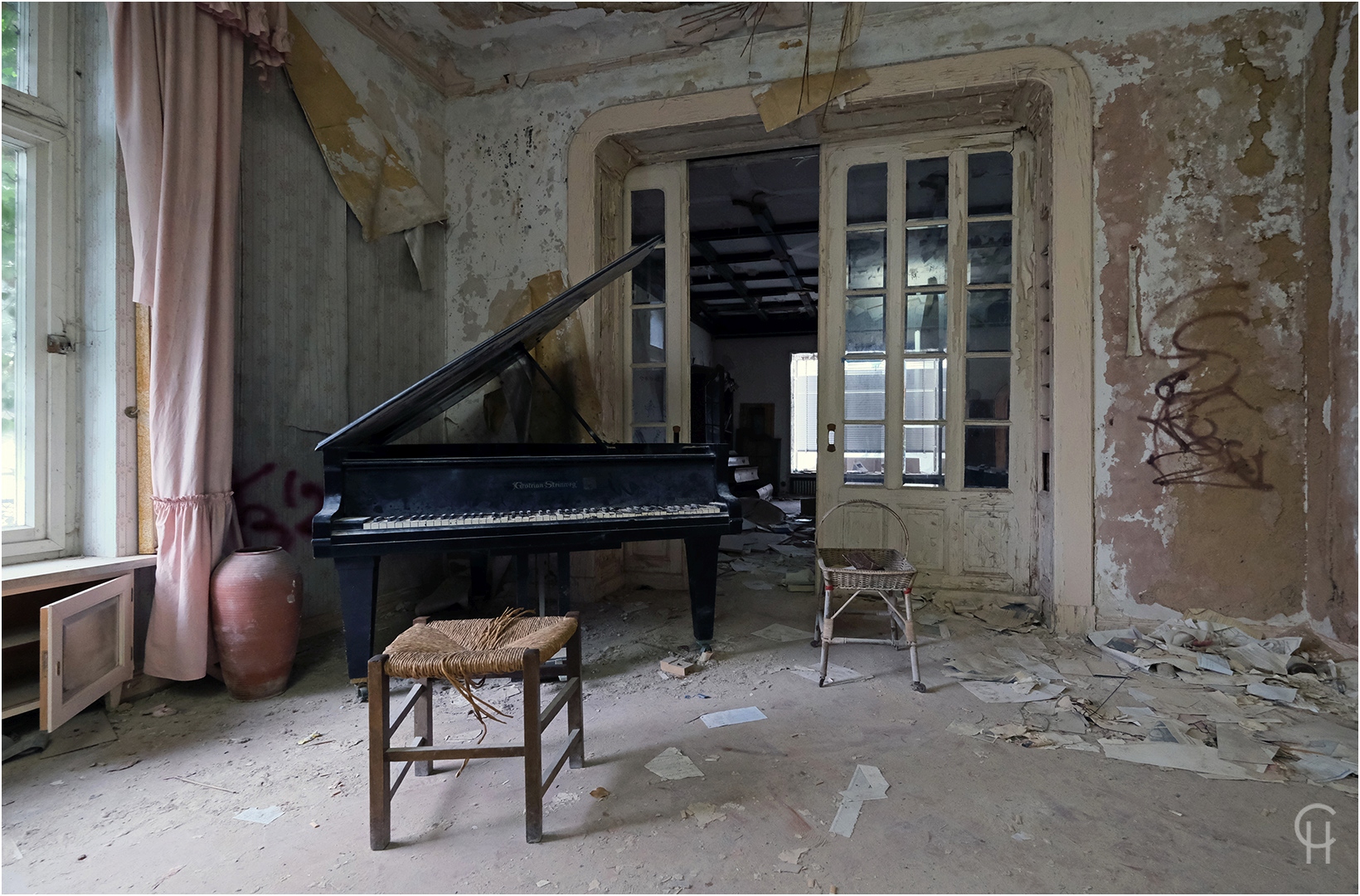 Urbex Hessen - Das Musikzimmer der alten Villa